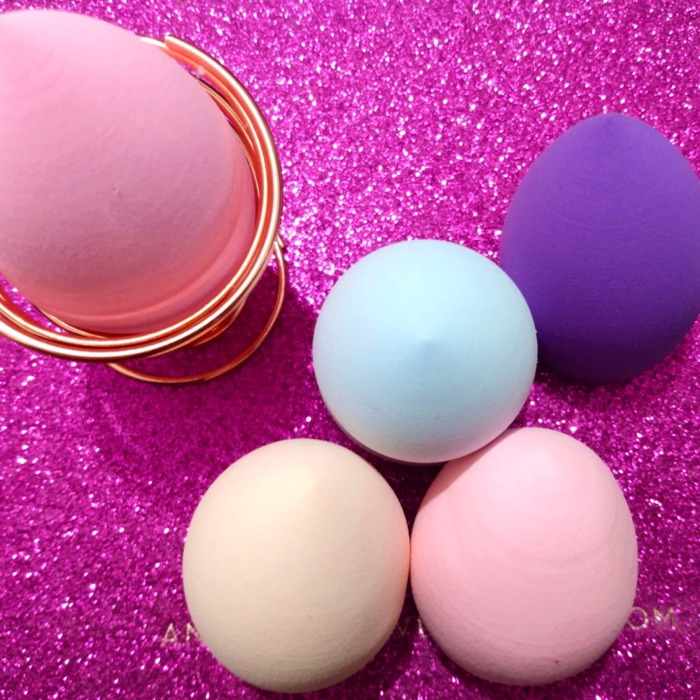BEAUTY BLENDER SPONGES - 5 With Sponge Holder